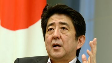 安倍受訪 暗示可能延後增稅