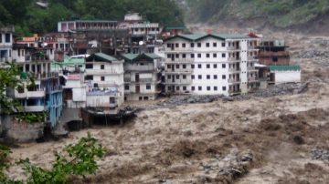 北印度暴雨 逾50死近6萬受困