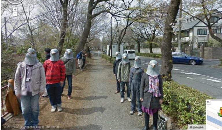 谷歌街景 驚現成群「鴿子人」