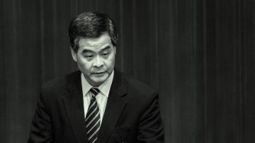 梁振英民望低于前任 港政党促下台