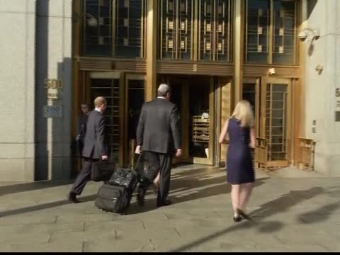 被控誤導投資者 前高盛副總裁出庭