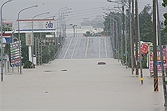 狂風暴雨 警消動員救人