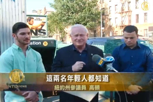 紐約地鐵乘客落軌 兩青年英勇相救