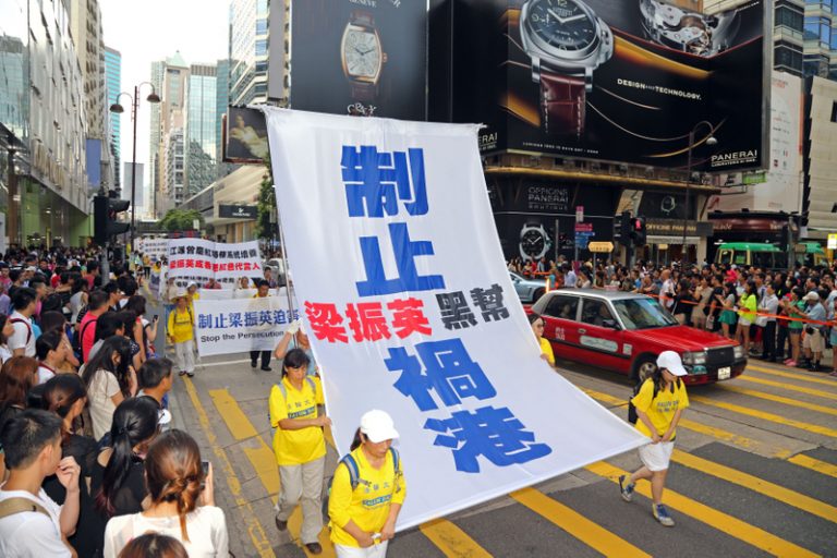干擾法輪功反迫害 港府再強行遣返學員