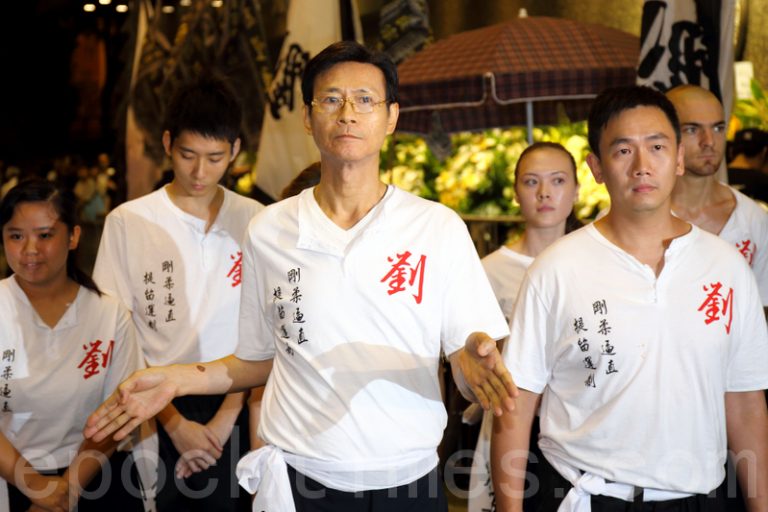 甄子丹鄭少秋  送別一代名導劉家良