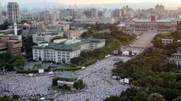 台役男疑遭虐死 民众自发送别 25万人塞爆凯道