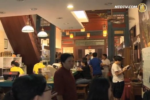 木雕大師別出心裁 咖啡店展出作品
