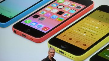 蘋果兩款新iPhone亮相 彩色低價出擊