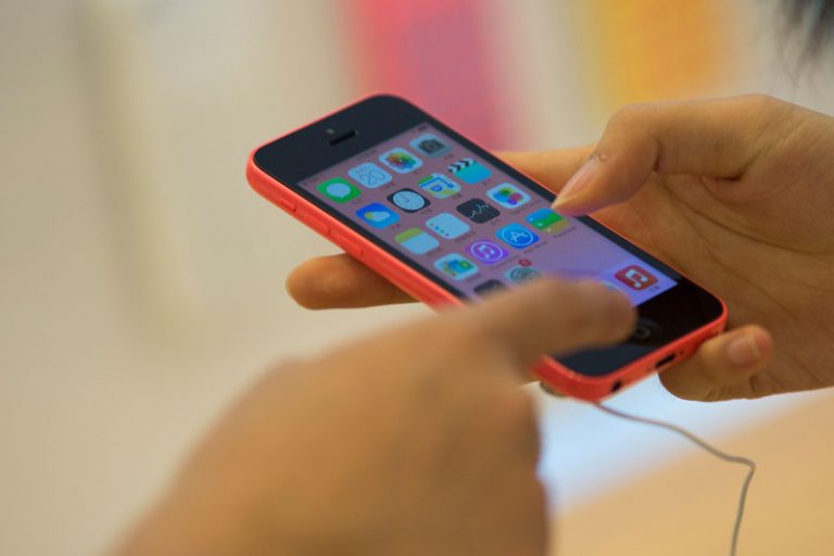 新iPhone全球開賣 iOS7曝鎖屏漏洞