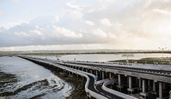 印尼峇里新地标  海上高速公路通车(视频)