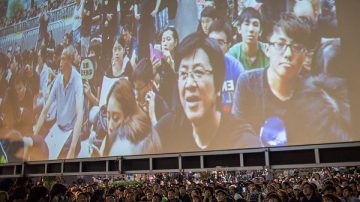 電視發牌民怨燒身 特首港府民望急挫