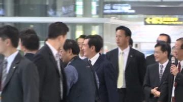 馬英九試乘信義捷運 藝術商機吸睛