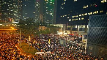 5万港人围政总 促议会查港视真相