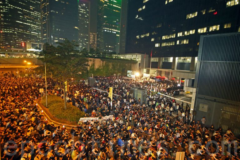 5萬港人圍政總 促議會查港視真相
