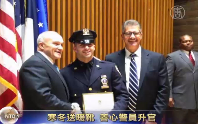 寒冬送暖靴 善心警員陞官