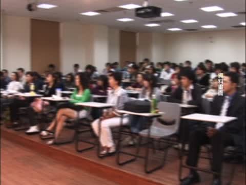 施振榮：學歷是基礎 國際舞臺才重要