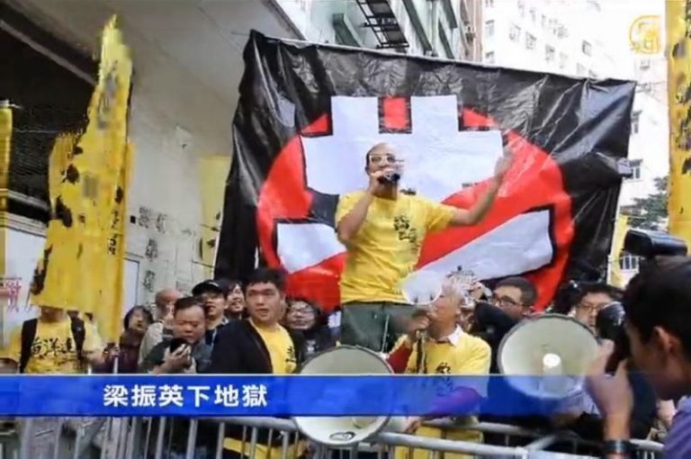 梁振英再遇示威者 促下臺呼聲高漲