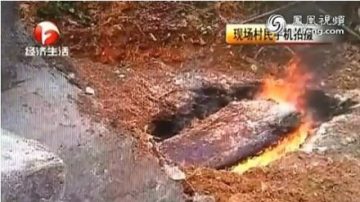 安徽老農死後土葬 竟遭當局挖墳澆油焚屍