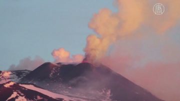 意大利火山噴火辭舊歲