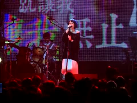 楊乃文首場簽唱會 太緊張忘詞