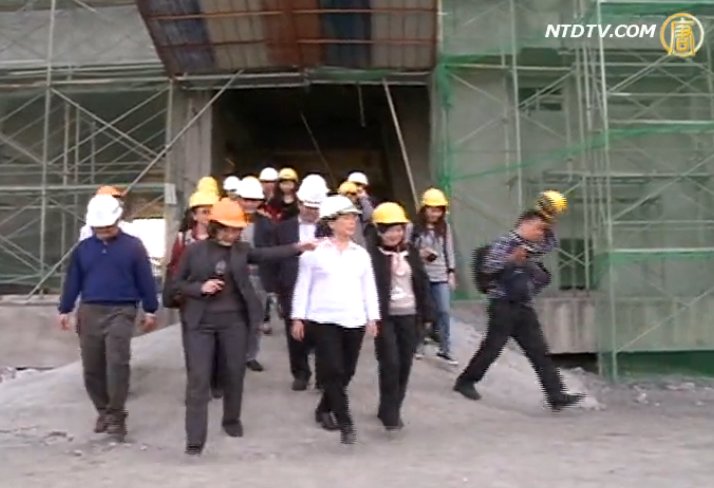 龍應臺視察屏演藝廳 盼與衛武營享資源
