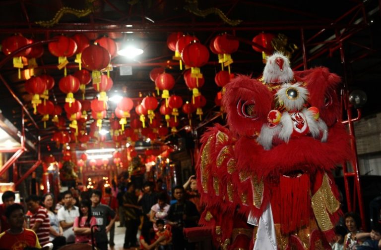 香港花車大巡遊 15萬人同迎馬年