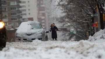 美东北降大雪 断电乱交通