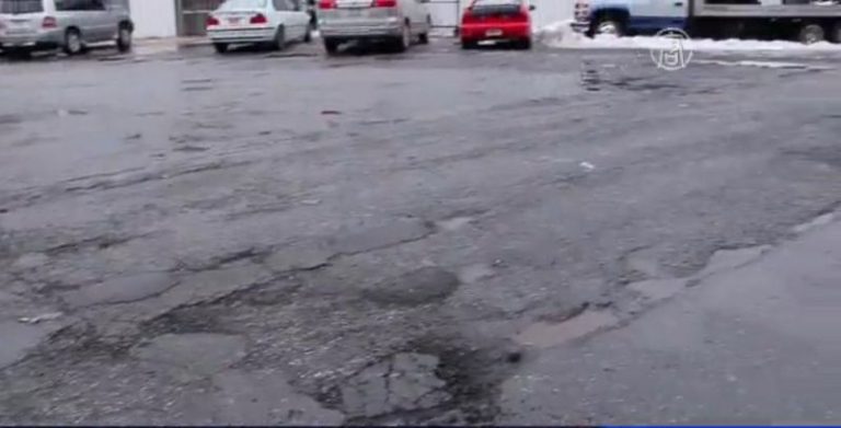 雪季後遺症  法拉盛道路坑洞多