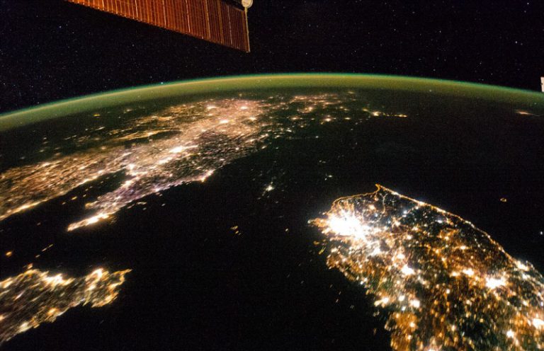 NASA最新視頻：夜晚的朝鮮一片黑暗