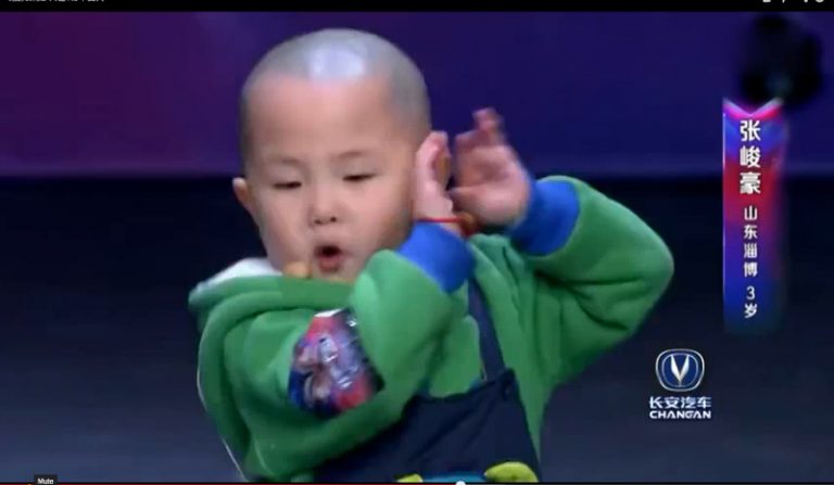 3歲光頭娃 笑翻1億中國人 只為傳遞幸福