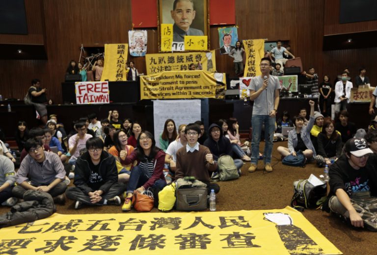 太陽花學運決議：擴大抗議 遍地開花