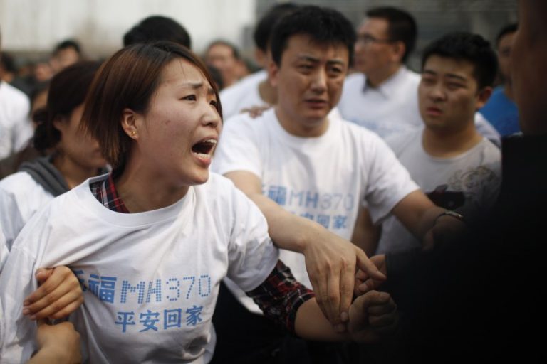 馬航失聯乘客親屬與北京警方發生衝突（組圖）