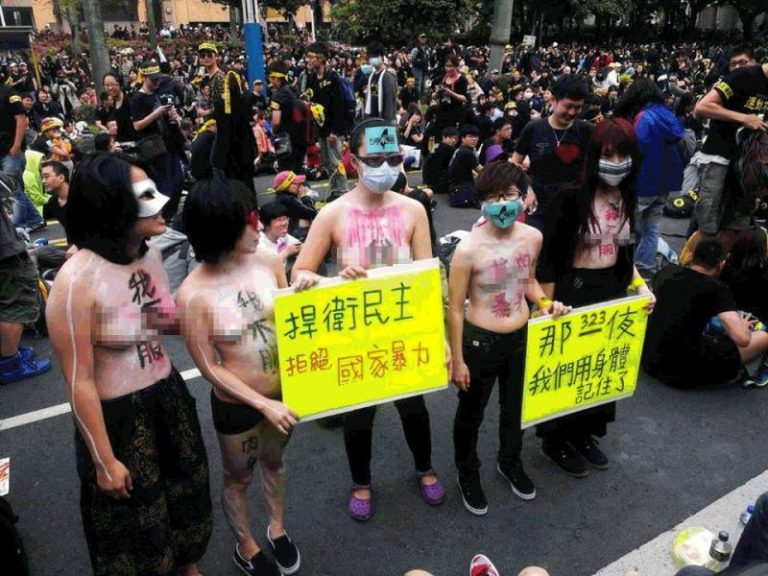 「肉身抗暴」5女上身赤裸走凱道