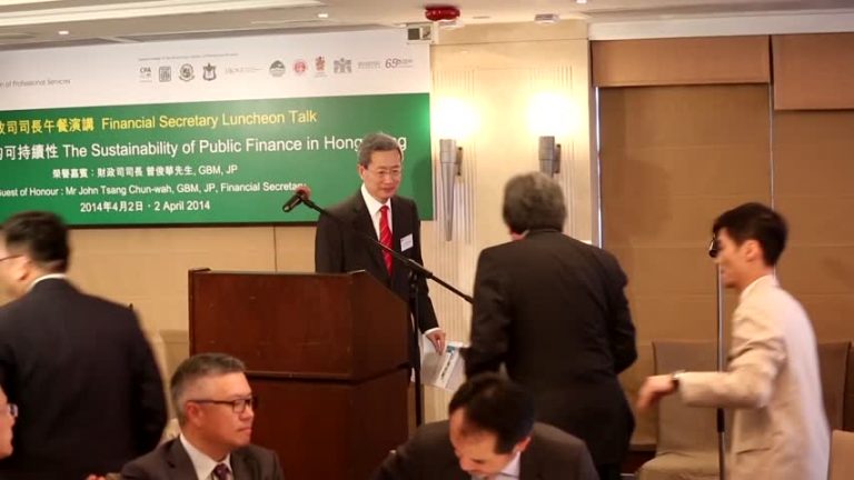 曾俊華重申財赤論 和梁振英唱對臺