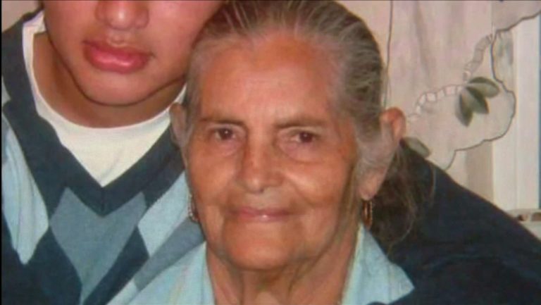 死而復生老婦在藏屍櫃裡活活凍死