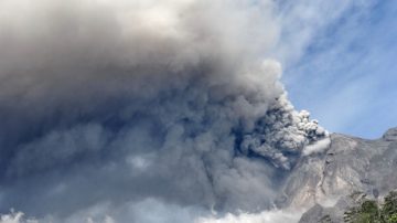 印尼梅拉比火山不平靜 危險狀況升高