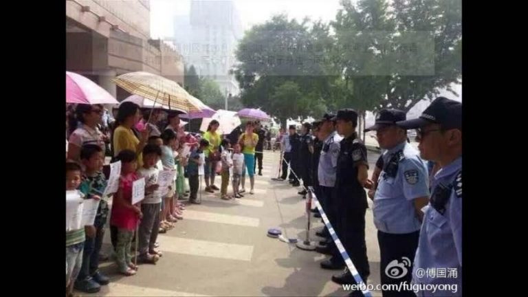 非京籍兒童入學門檻提高引發抗議