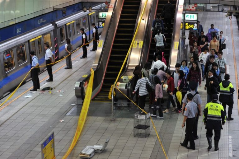 台北捷運案傷員：事發人們都在滑手機