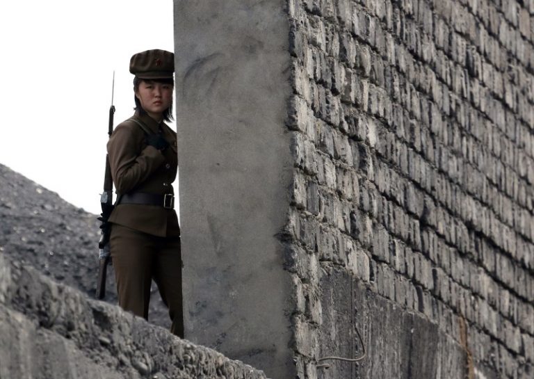 快訊：朝鮮炮擊韓國軍艦 韓軍開炮還擊