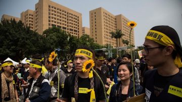 新闻新视野：太阳花开风起时 街头民主力量兴