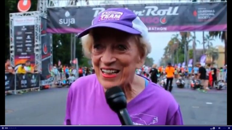 91歲患癌老婦7小時跑完馬拉松破紀錄