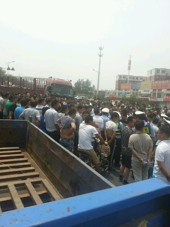 河北商戶堵路抗議 遭百警驅散
