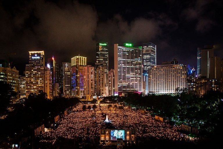 18萬燭光破記錄 港人抗暴爭民主