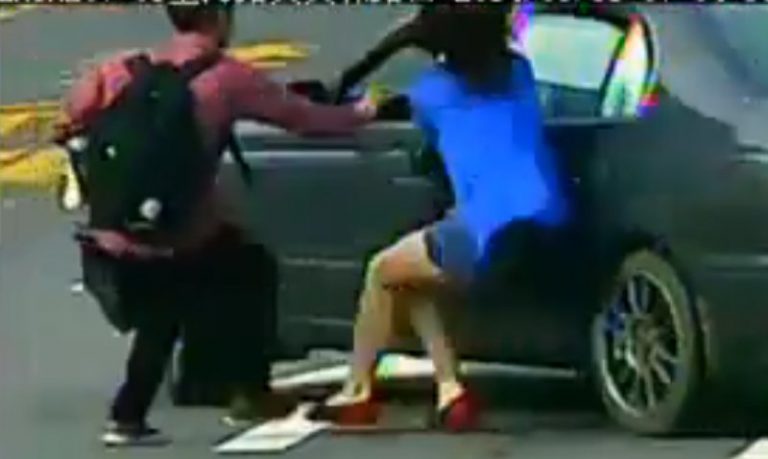 遭汽車搶 台女生被拖行滾地（視頻）