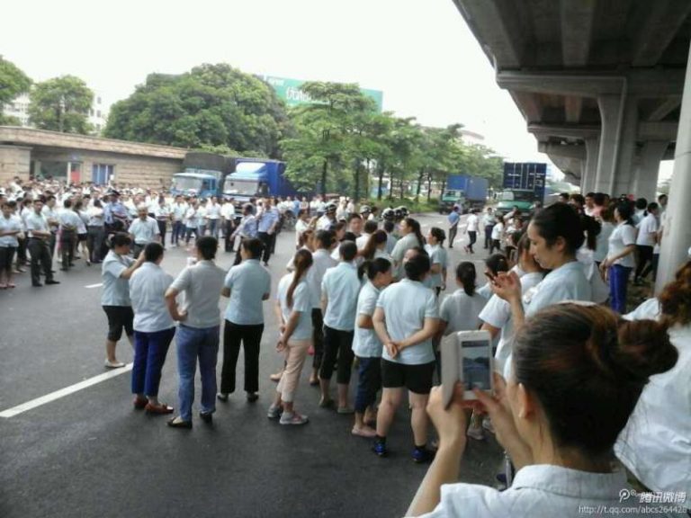廣東中山隆成四千人罷工 阻斷國道