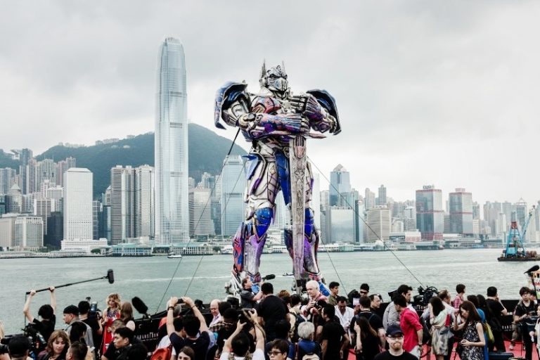 比美早一週 《變形金剛4》首映為何選香港？
