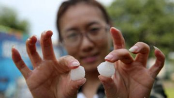 暴雨冰雹袭太原北京 体积大如核桃