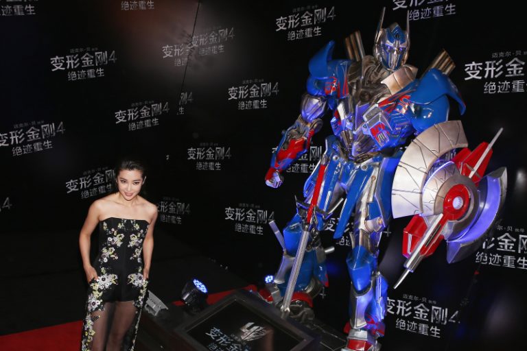 中國男包《變4》影院為炫富 雷翻外媒