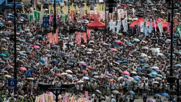 现场直播：2014香港七一大游行 学界占中