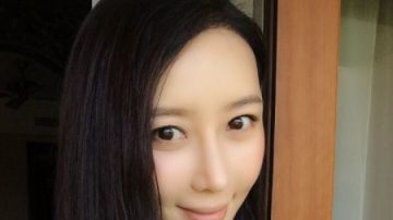 女星照片被傳為萬慶良公共情婦照 怒發微博澄清